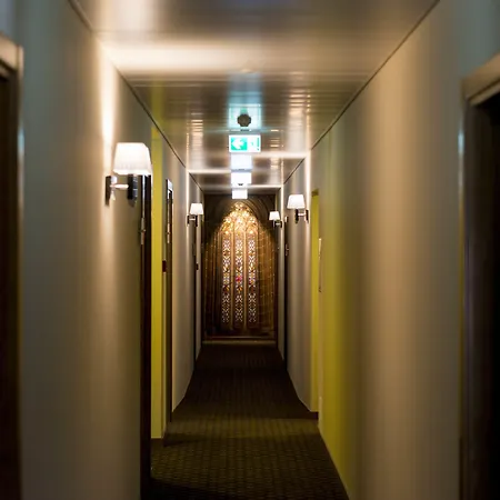 Lis Otel Batalha